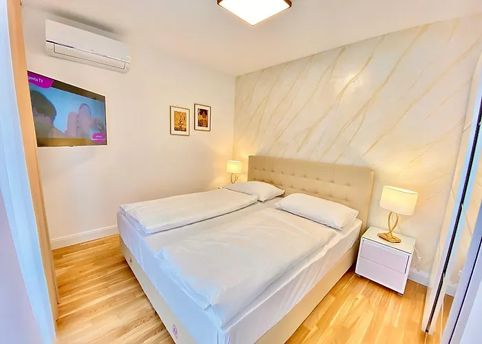 Steiner Residences Rembrandt Apartament