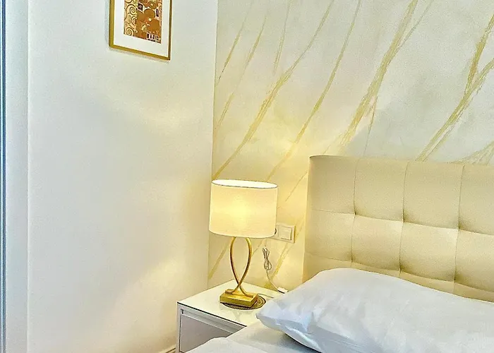 Steiner Residences Rembrandt Apartament *